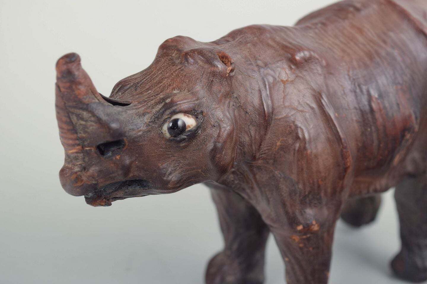 Omersa voor Liberty & Co., London. Klein leren neushoornfiguur. Midden 20e eeuw. photo for sale