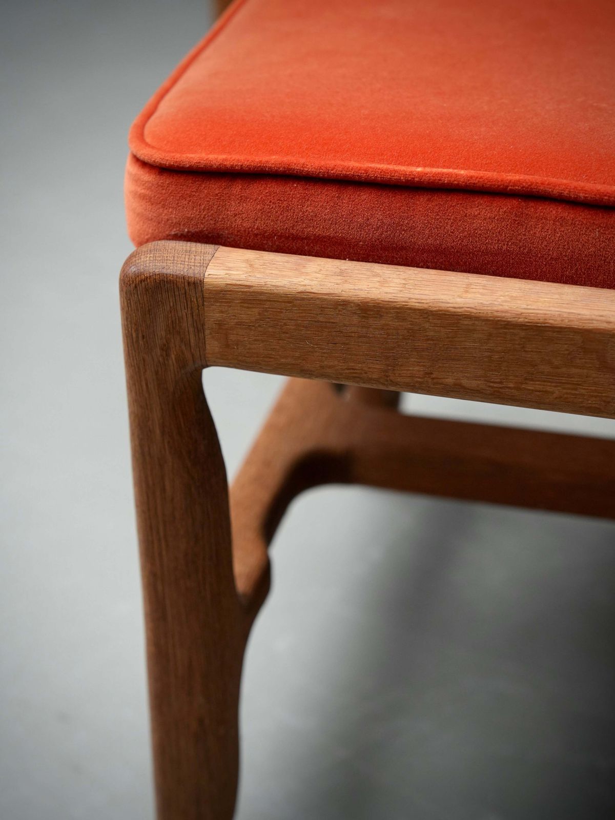 Set Of 2 Dining Chairs In Oak And Velvet By Guillerme Et Chambron, France, 1960 photo vinterior