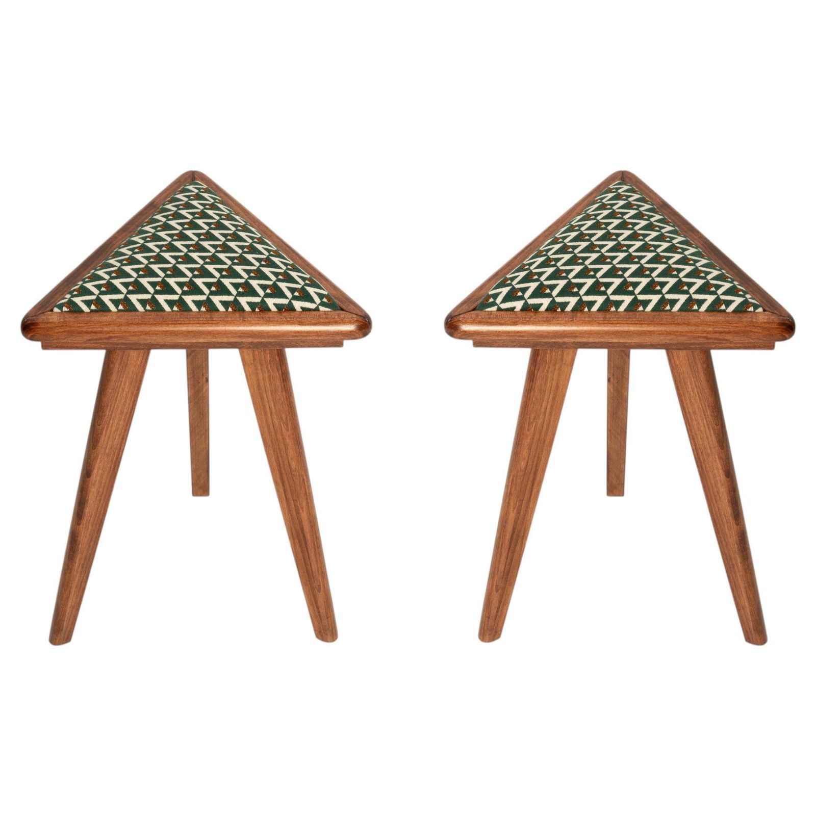 Twee mid-century driehoekige krukken, groen en wit art deco jacquard, Europa, 1960