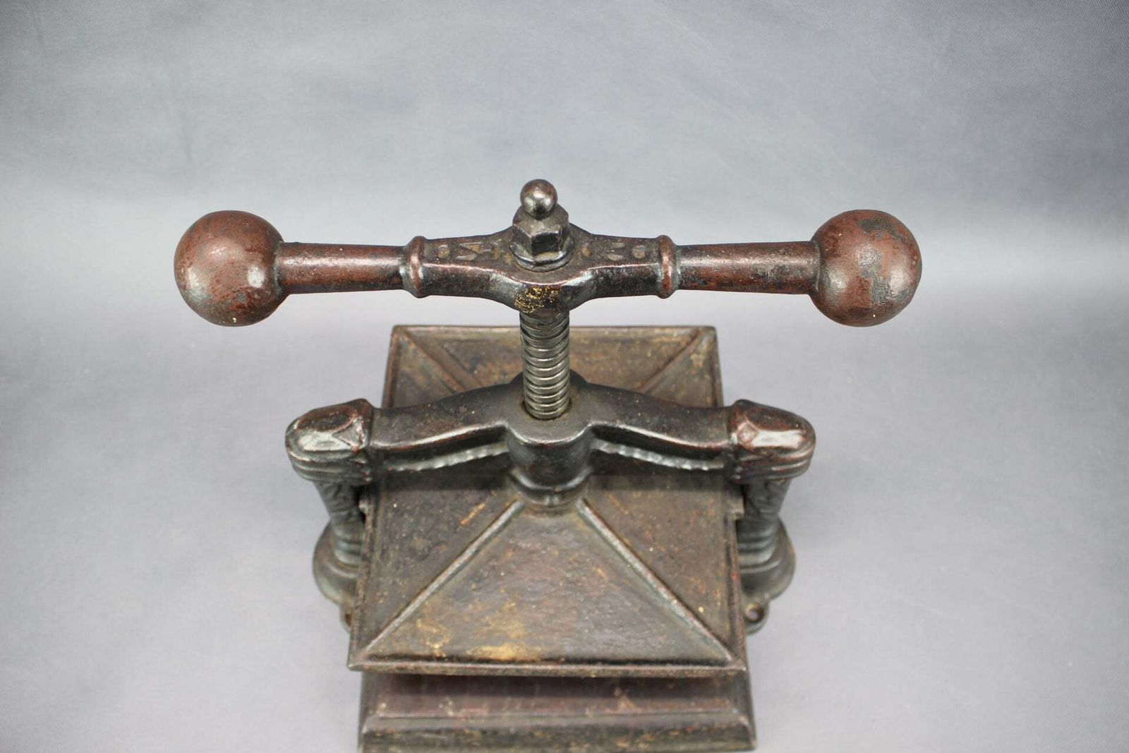 Antiek gietijzeren boekbinderspers, ca. 1900, continentaal Europa photo furniture