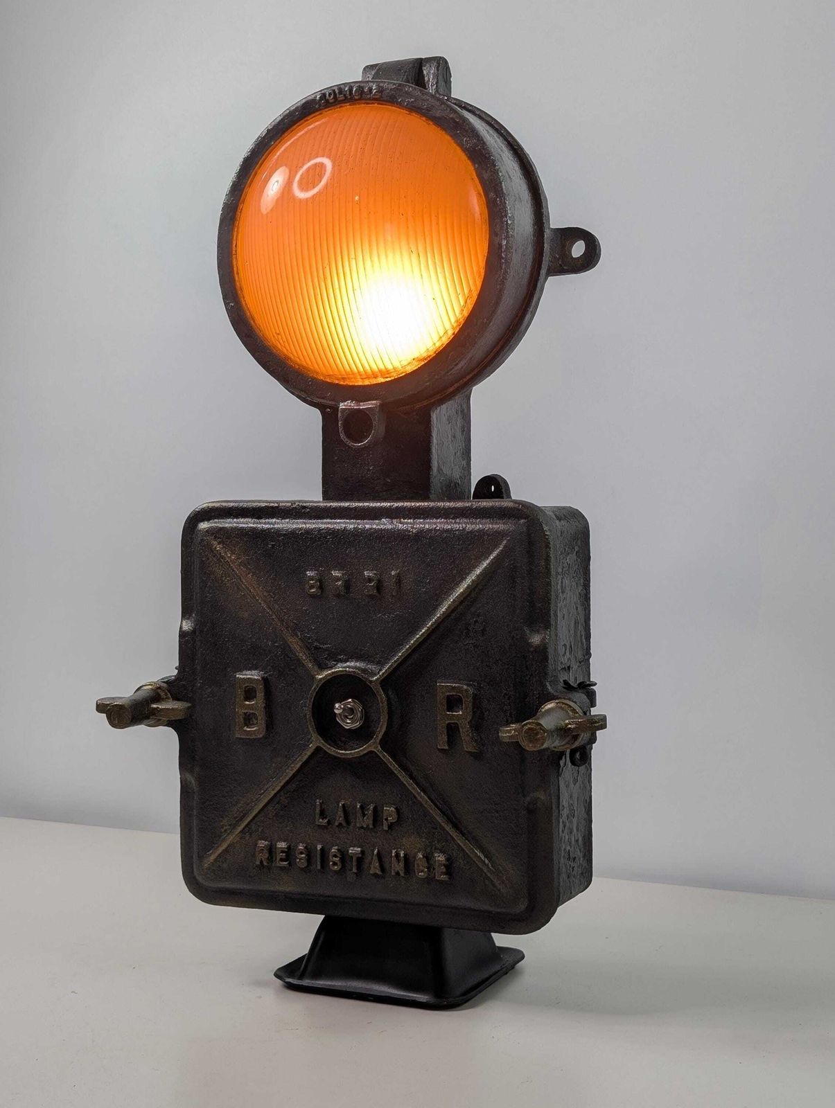 Vintage British Railways BR Lamp Resistance Box, omgebouwde gietijzeren industriële tafellamp photo 220.0