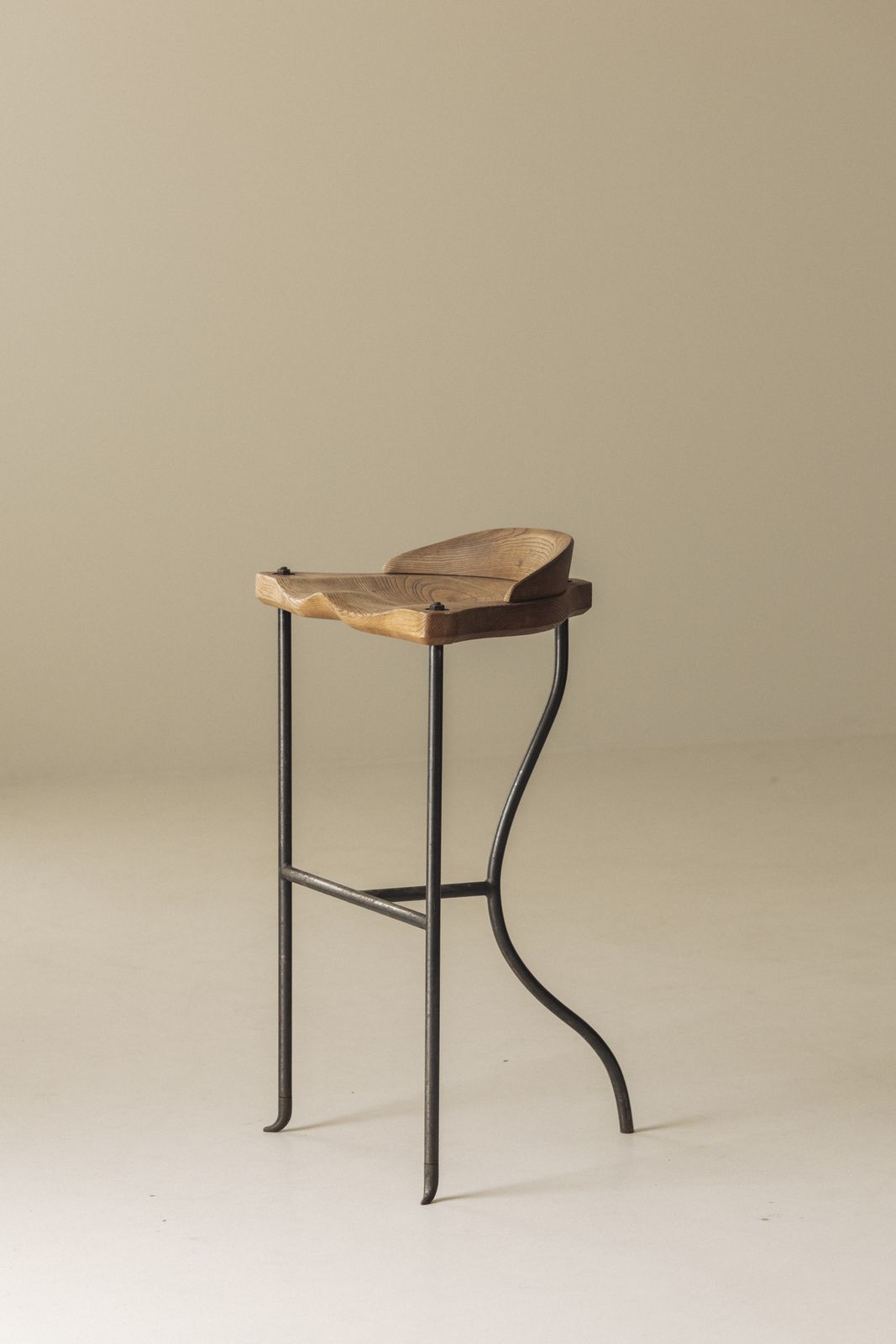Zeldzame 'Noah' kruk van Nigel Coates voor Scp uit 1988. photo furniture