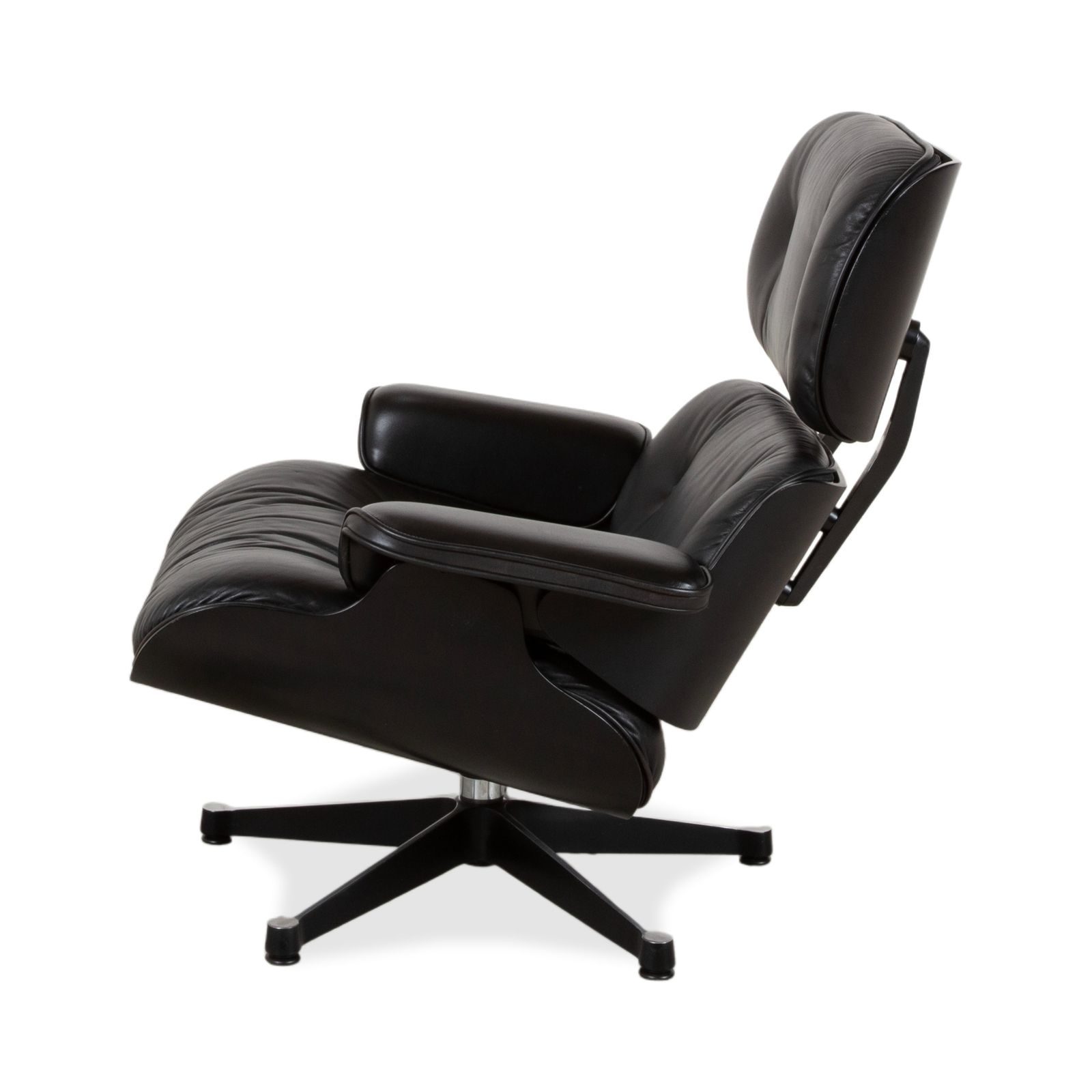 Mobilier Fauteuil Vitra Eames en cuir noir, bois photo