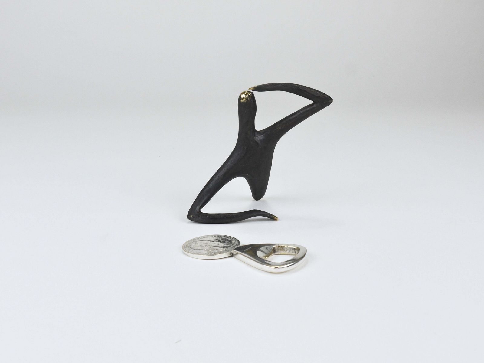 Carl Auböck Verzilverde Messing Flessenopener, Habsburg 2 Florin Munt, Oostenrijk 1950 photo furniture
