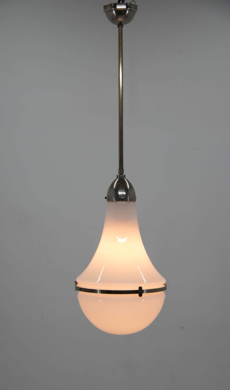 Art Deco Hanglamp van Peter Behrens, Opalineglas, jaren 1910, Verstelbaar photo Verlichting