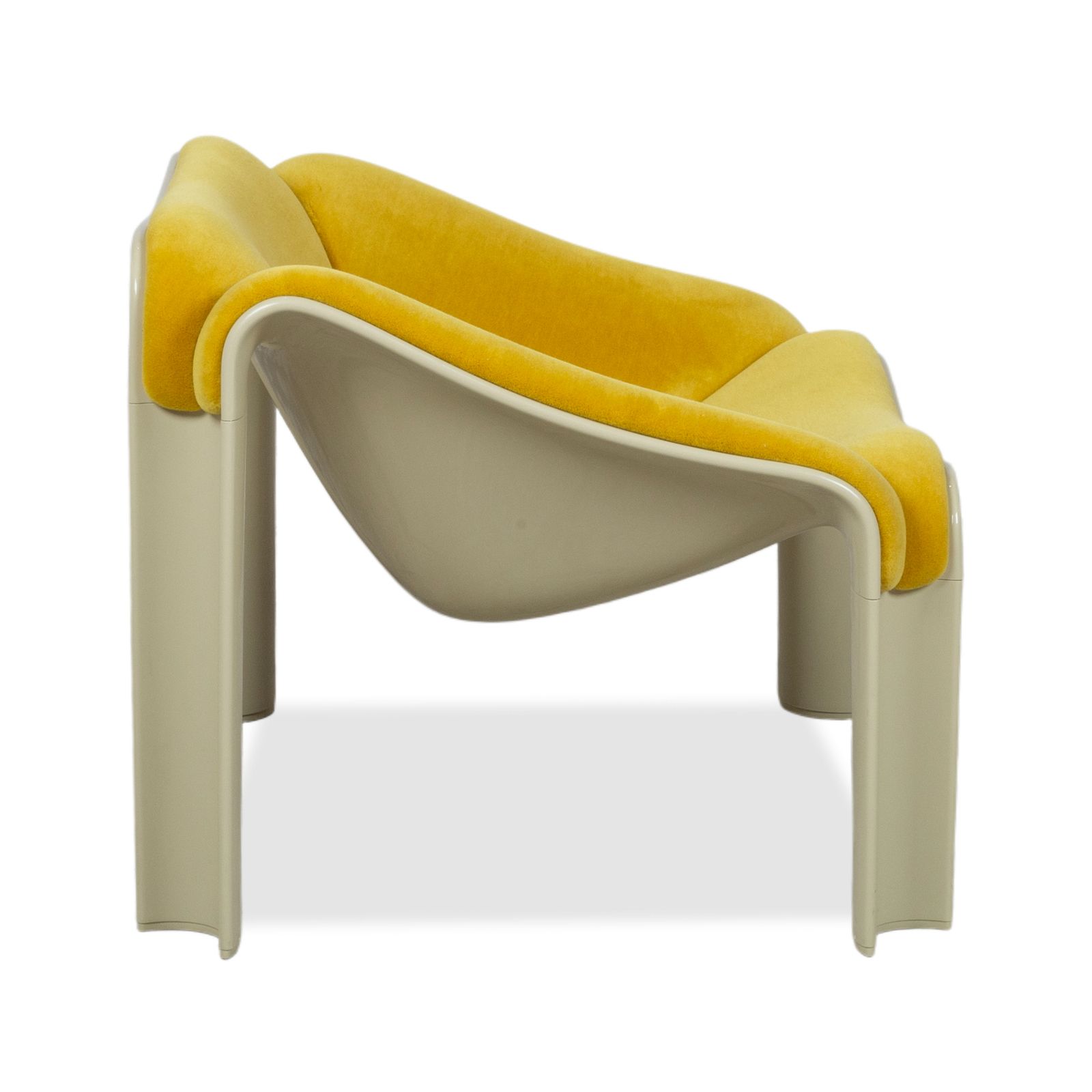 photo furniture Gubi F300 Fabric Armchair Yellow Cream Eggshell
