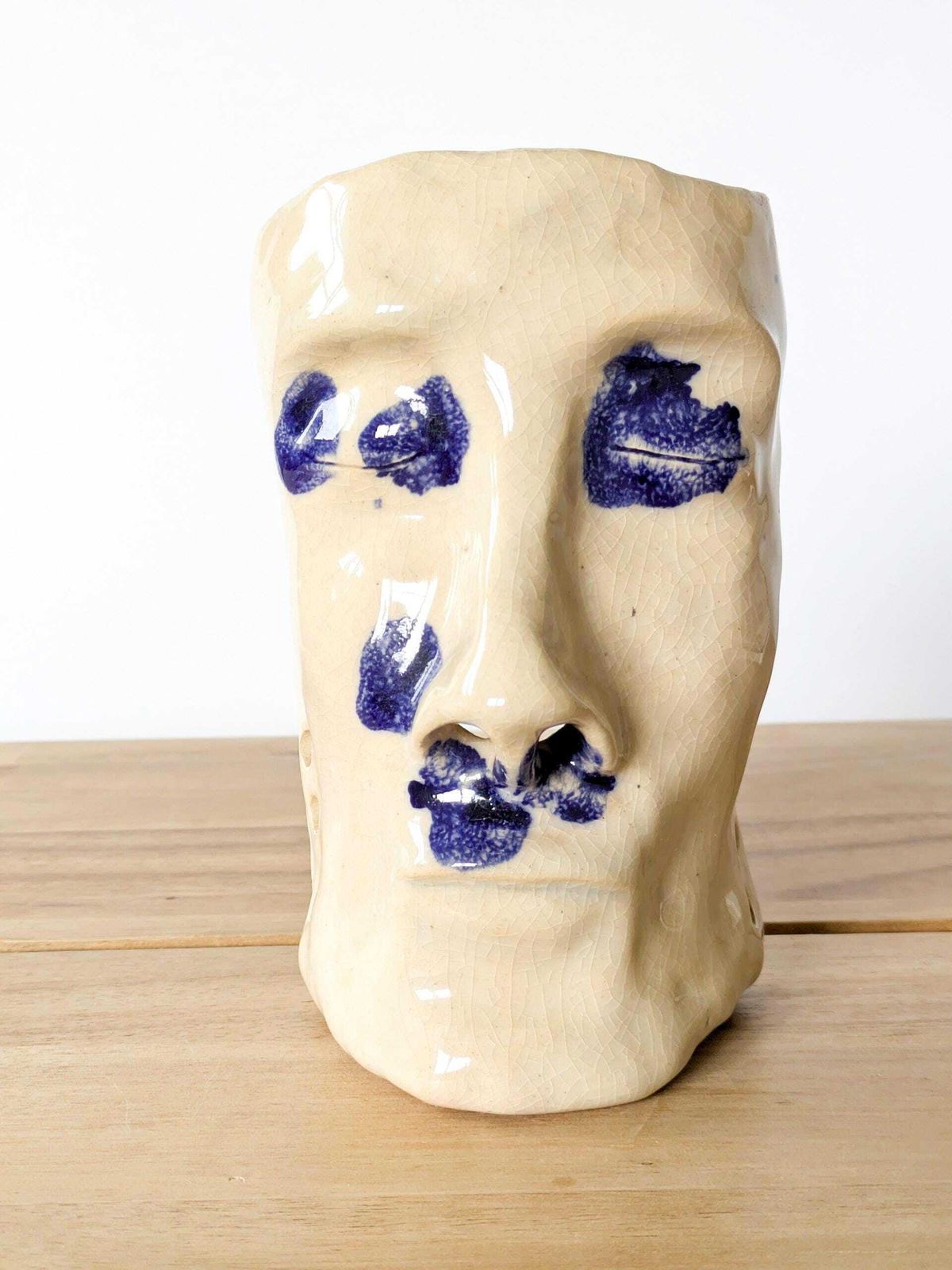 Vintage Studio Pottery Gezichtsmasker Wandhanger Vaas Sculptuur of Pennenhouder, Gesigneerd door Kunstenaar photo for sale