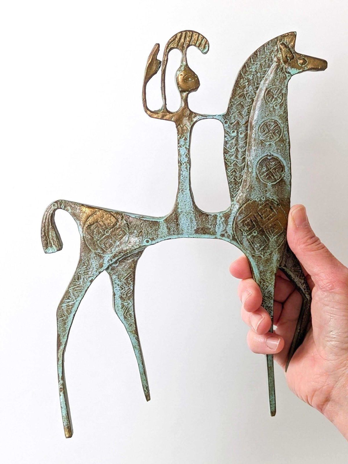 Kunst Vintage Messing Etruskische Krijger te Paard Sculptuur jaren 1970 Brutalist Verdigris photo