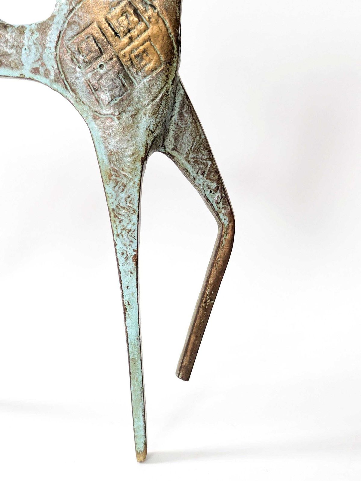 photo buy Vintage Messing Etruskische Krijger te Paard Sculptuur jaren 1970 Brutalist Verdigris