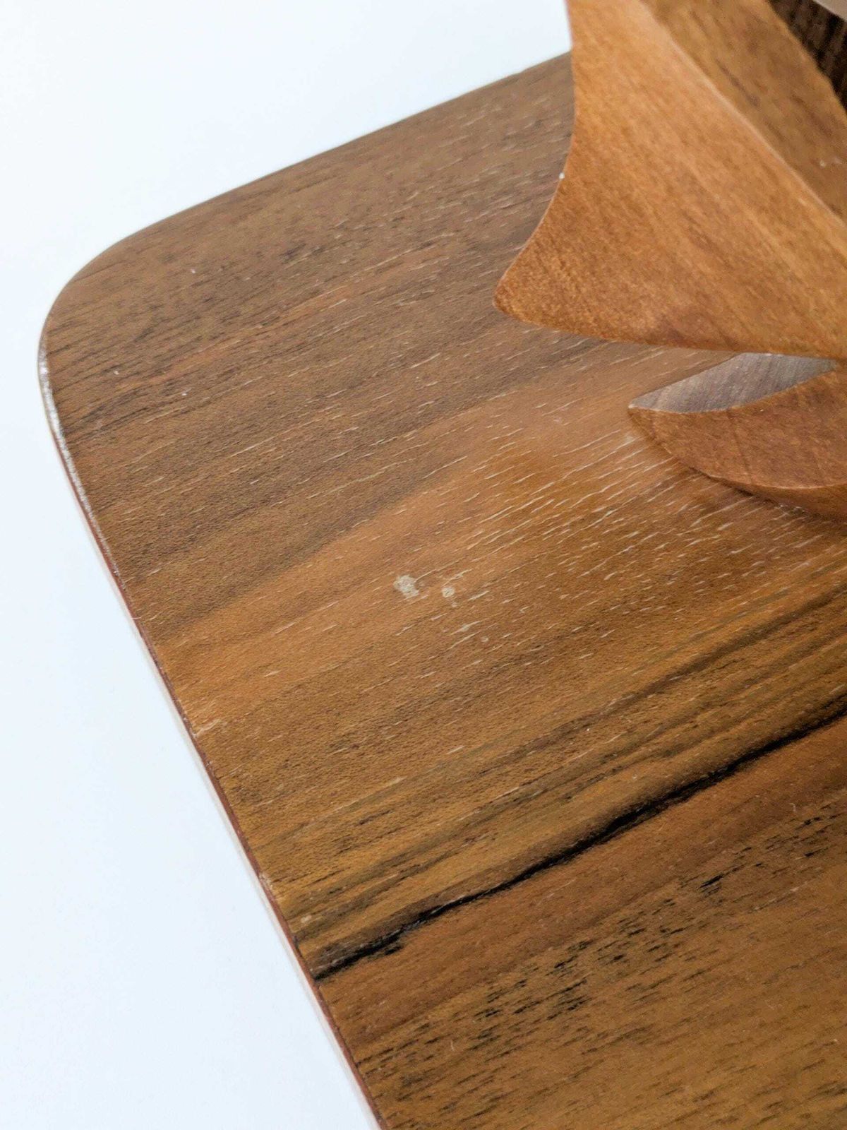 photo vintage Vintage jaren 1960 MCM Teak Fish Bookends Pair Carved Wood Angelfish Bookshelf Decor
