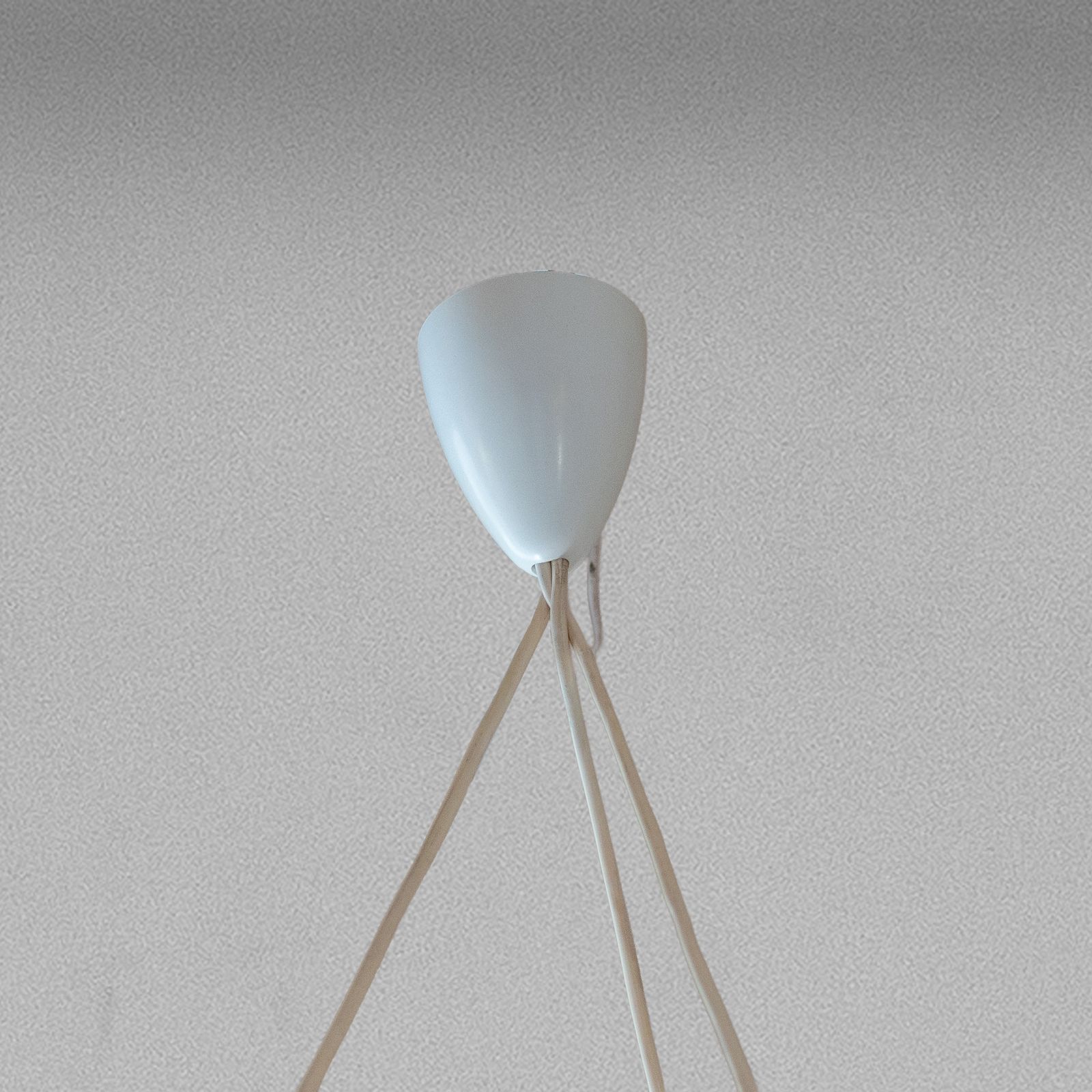 Postmodern hanglamp met 3 lichtpunten in opaalglас en ijzer, Stilnovo-stijl photo Verlichting