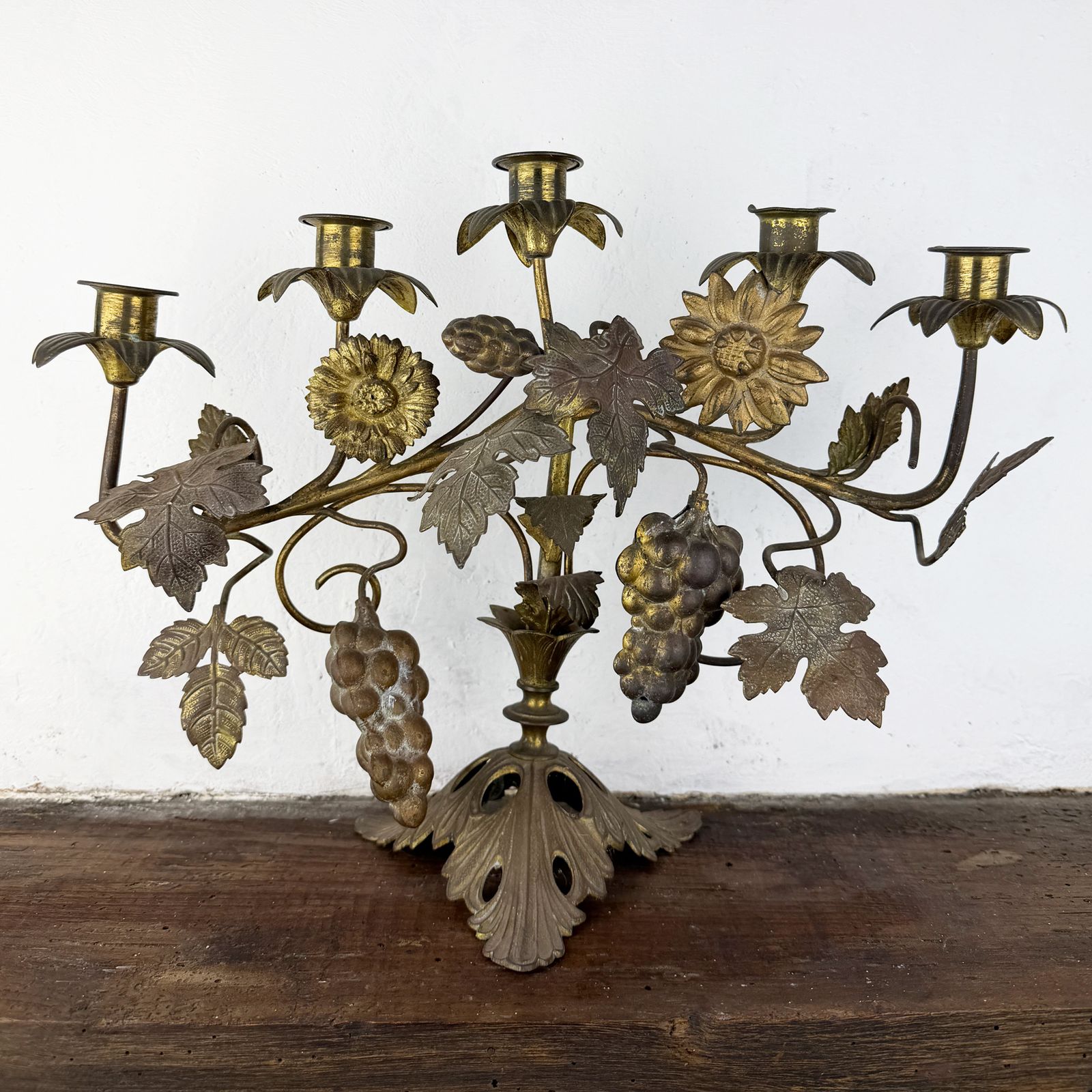 Antieke Franse Kandelaar, Kerkelijke Kaarsenhouder met Bloemen en Druiven photo Woonaccessoires