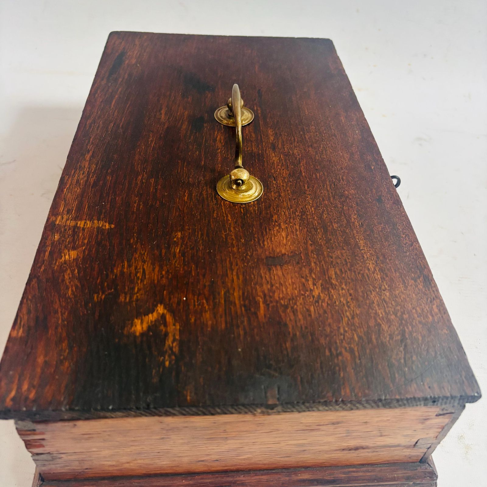 Antieke Victoriaanse eiken gereedschapskist van Thomas Ibbotson & Co. - ca. 1890, Sheffield timmermanskist photo furniture
