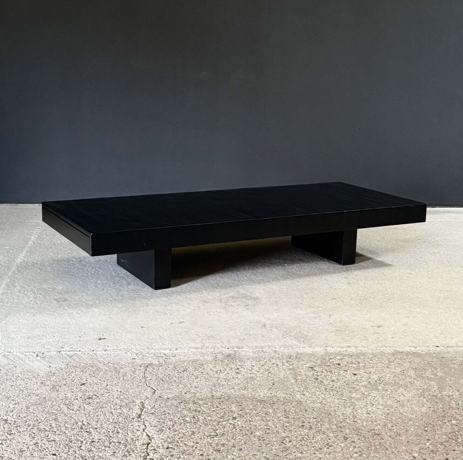 Postmodern Design Zwarte Bamboe Salontafel van Axel Vervoordt photo vinterior