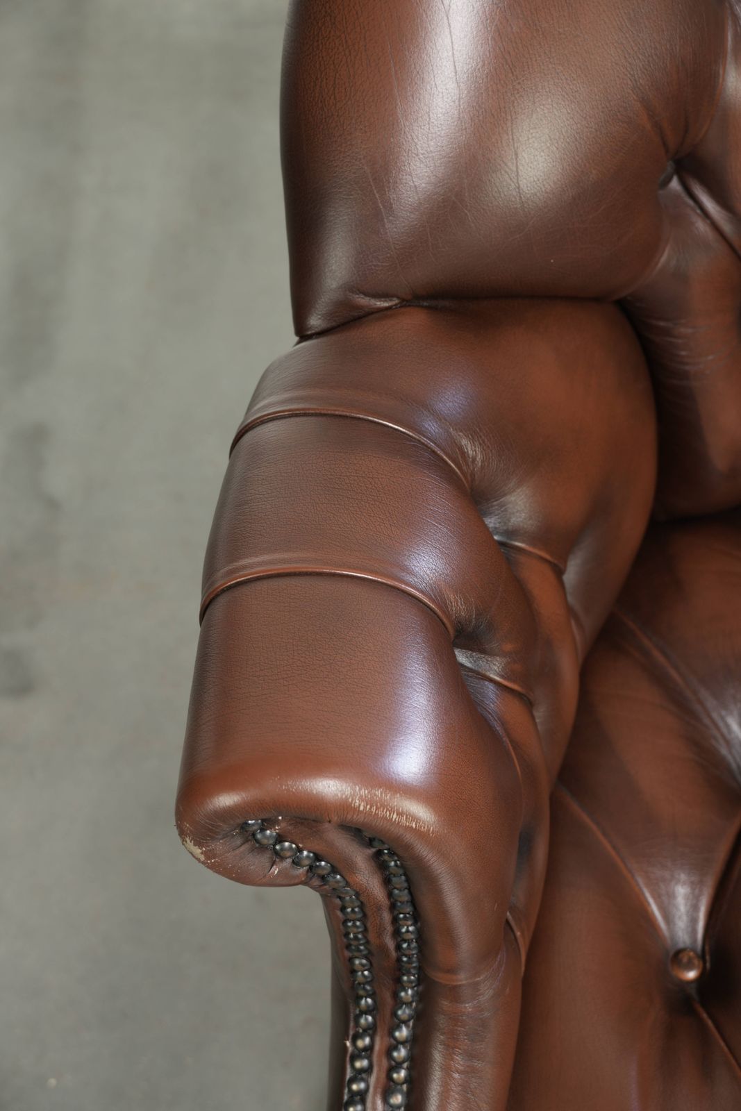 Brown Cowhide Chesterfield Office Chair In Luxurious English Style photo buy