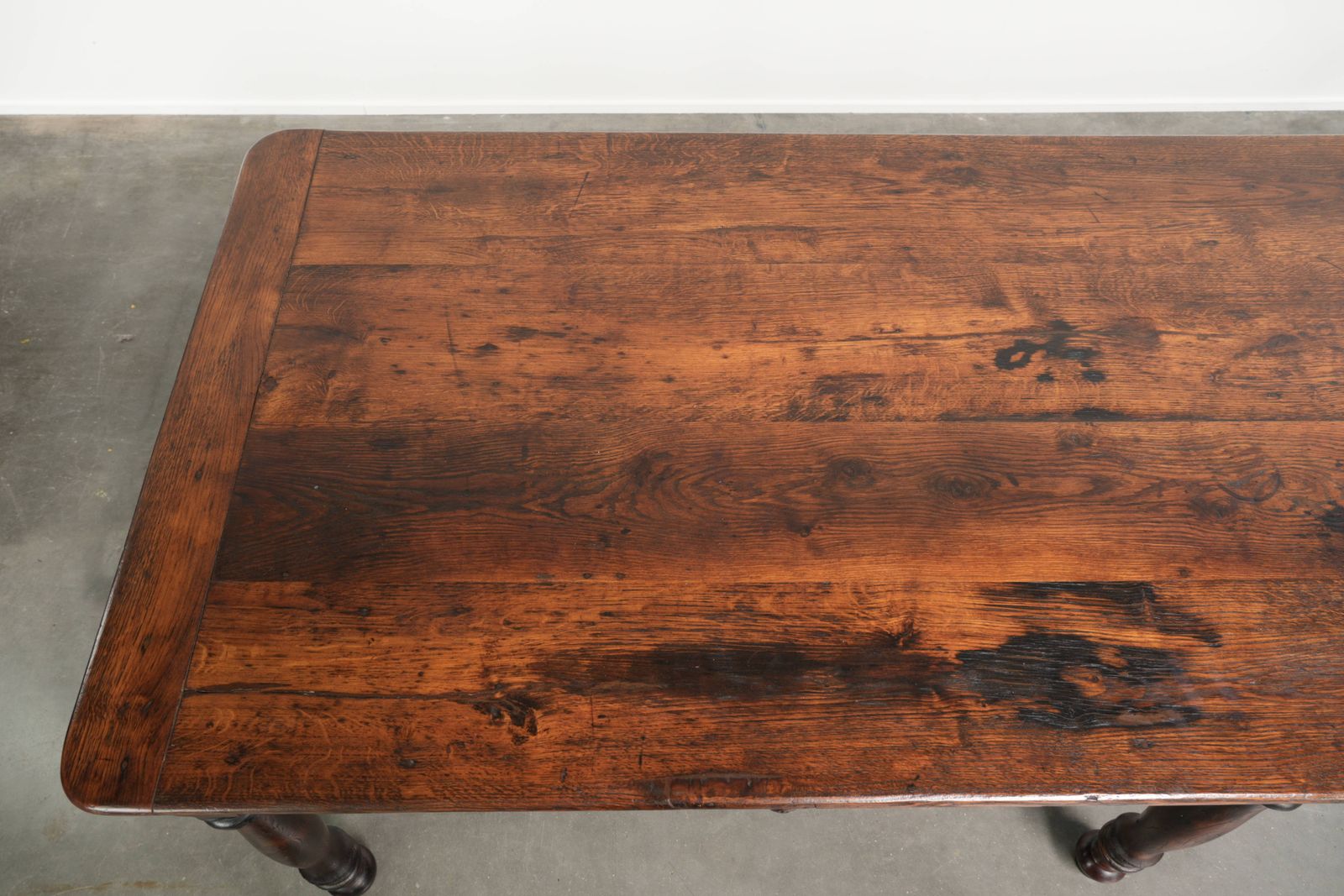 Uitzonderlijke Engelse XL-boerderij-eettafel in eikenhout, begin 19e eeuw, met een prachtige patina. photo buy