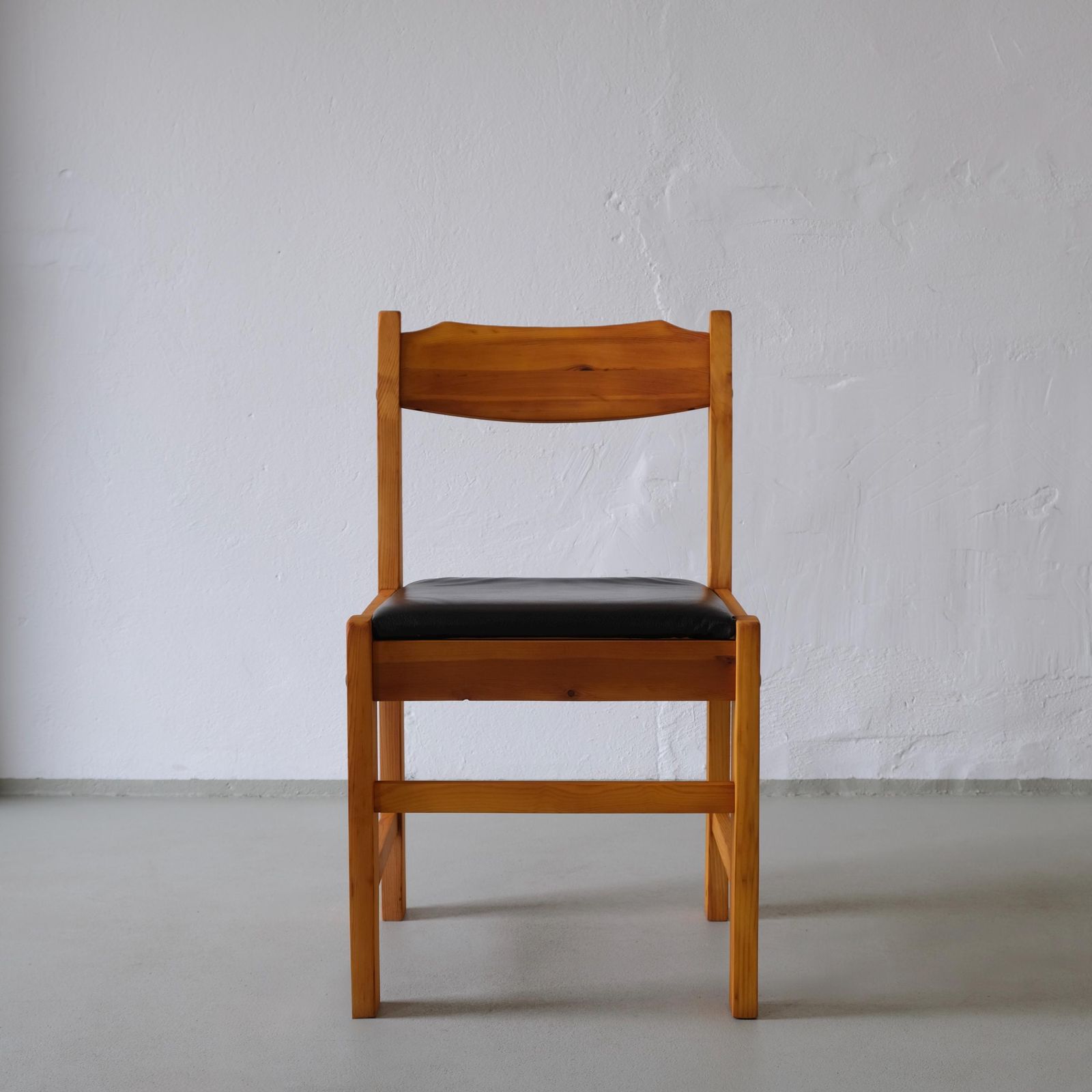 6 Minimalistische Massief Grenen Stoelen | jaren 1970 photo 1790.0