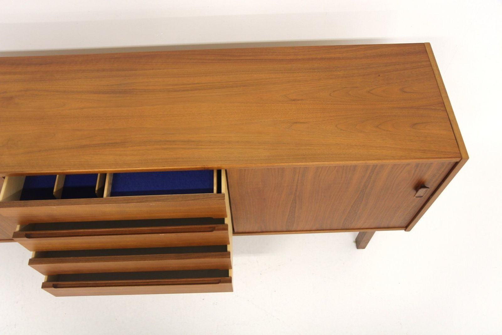 Buffet scandinave Arild en noyer, par Nils Jonsson pour Troeds, Suède, 1960 photo vinterior