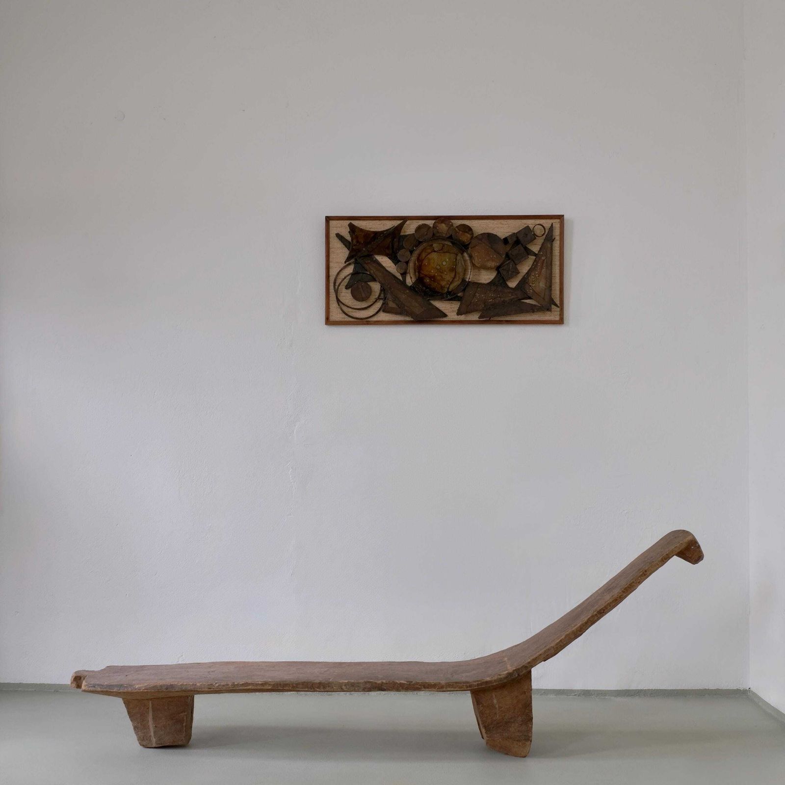 Primitief Afrikaans gesneden houten laag sculptuurbank | Vintage