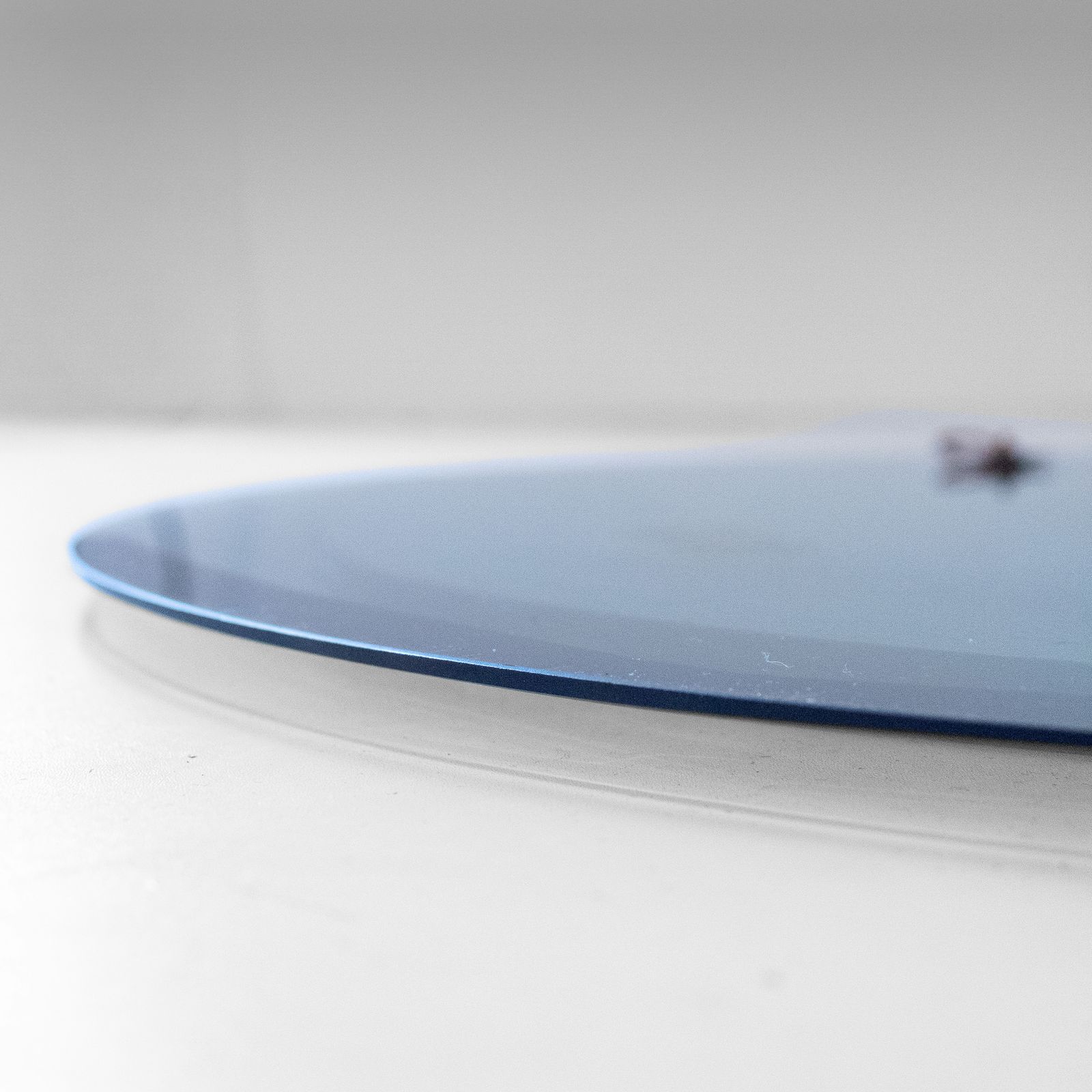 photo for sale Mid Century Modern Ronde Gelaagde Gerookt Glas Wandspiegel, Attr. Aan Cristal Art
