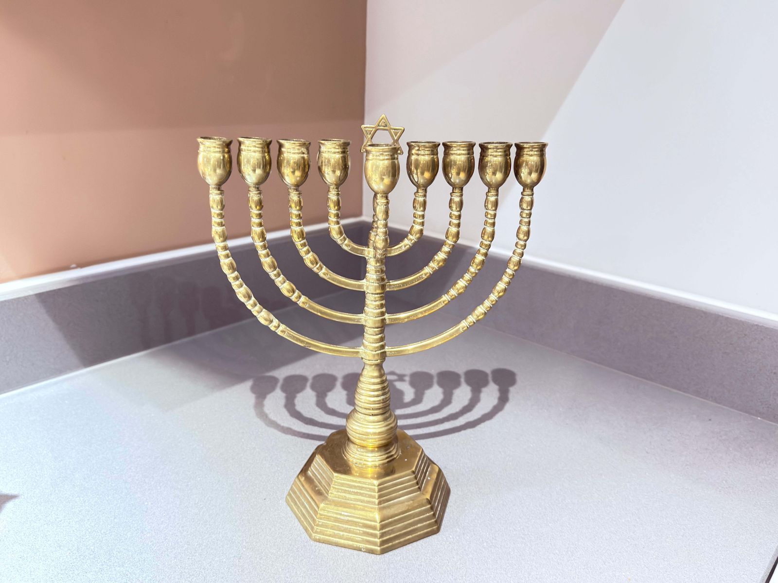 Vintage kandelaars, 9-armige menora, Joods Judaica, gouden kaarsenhouders, messing photo furniture