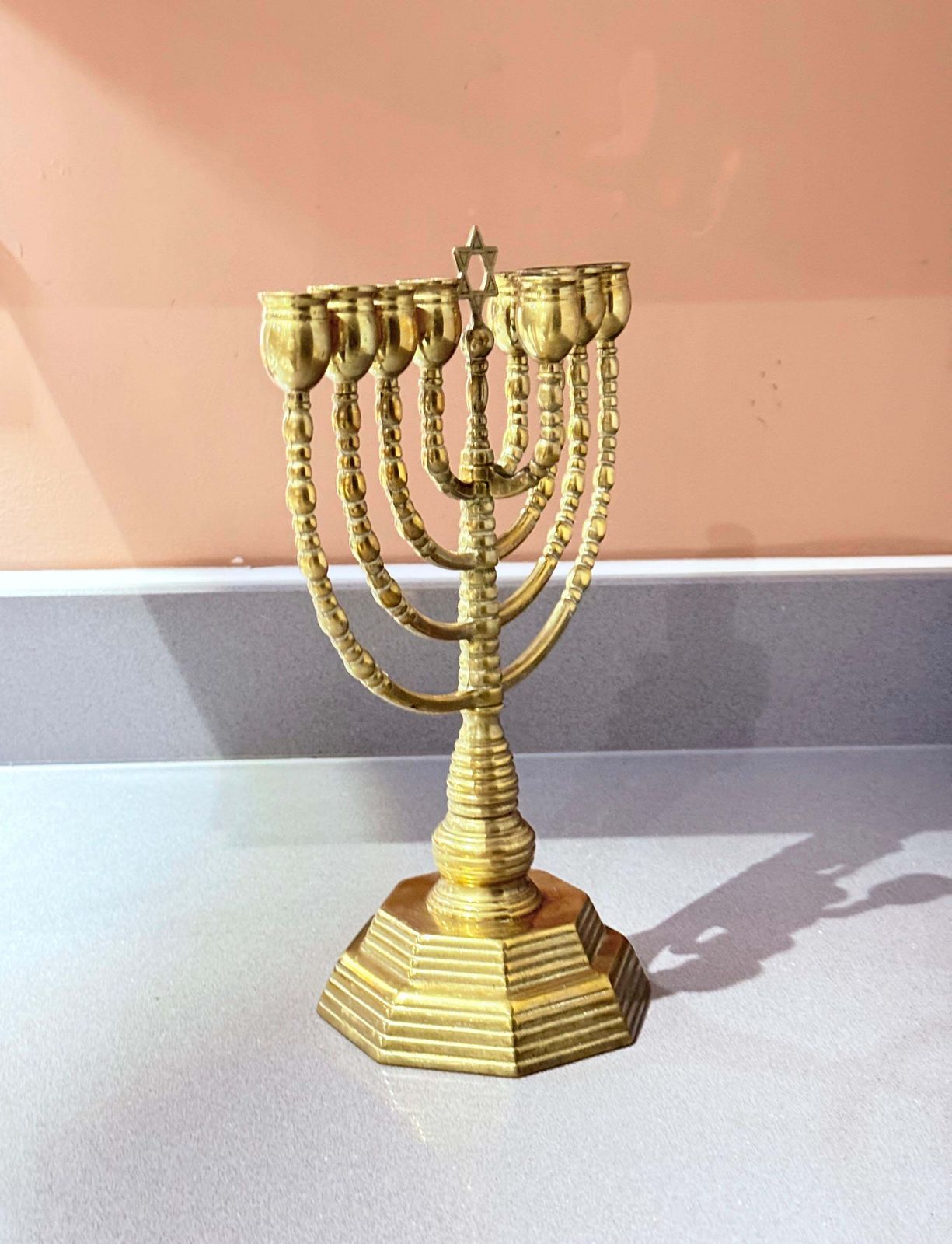 Vintage kandelaars, 9-armige menora, Joods Judaica, gouden kaarsenhouders, messing photo vintage