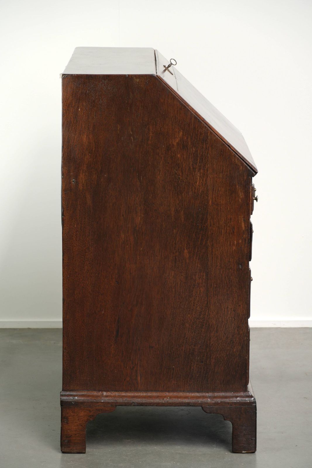 Zeer fraai 18e-eeuws Engels eiken secretaire met mooi interieur en lederen blad. photo 1202.0