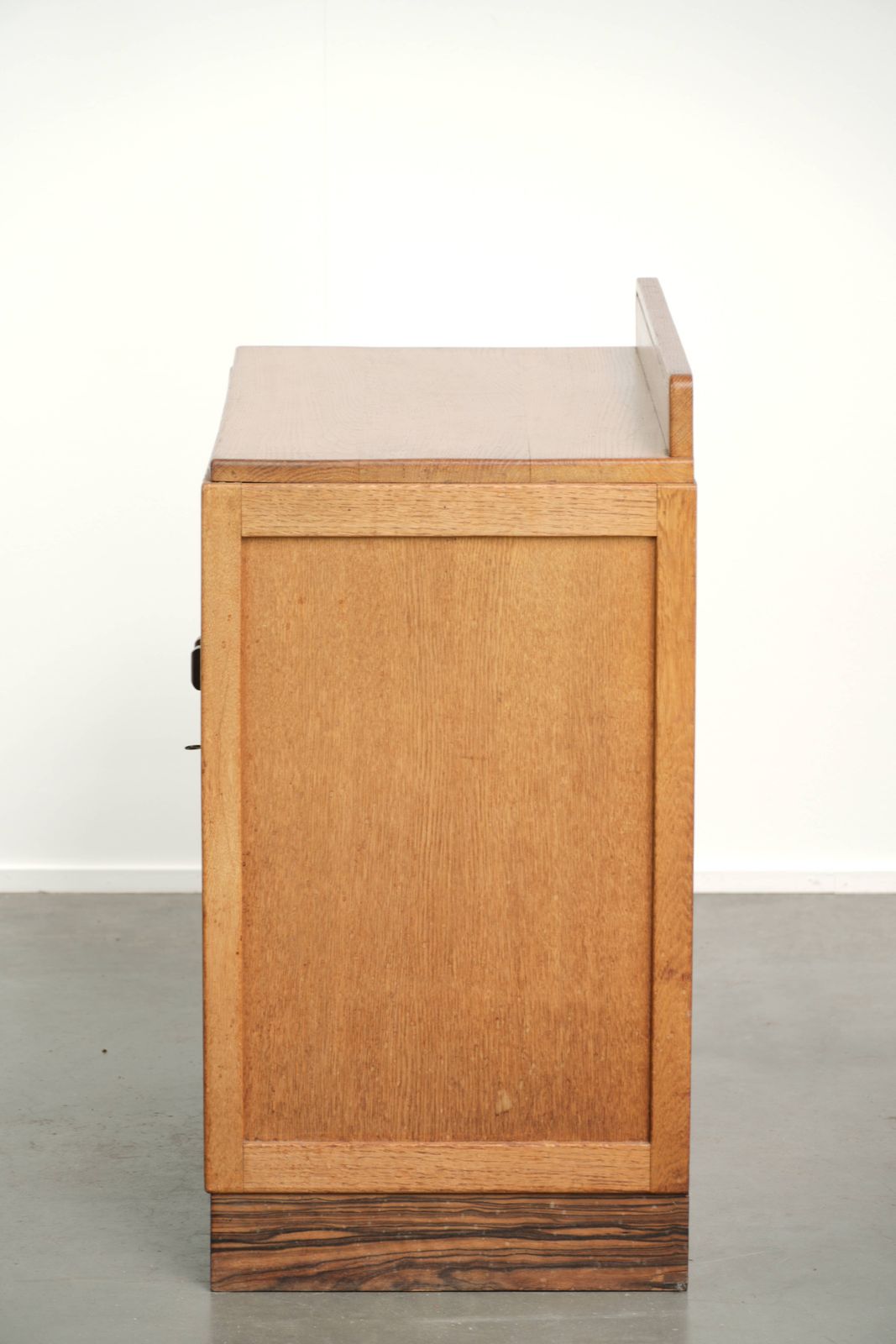 Very Nice Subtle Dutch Oak Amsterdam School Cabinet / Art Deco Cabinet With Glass Doors And Very Nice Details photo vinterior