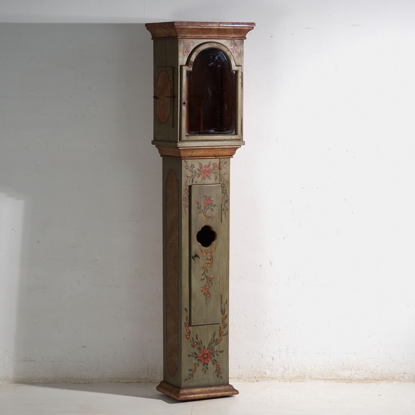 Caisse de horloge de parquet d'époque en pin peint - Europe centrale, vers 1850