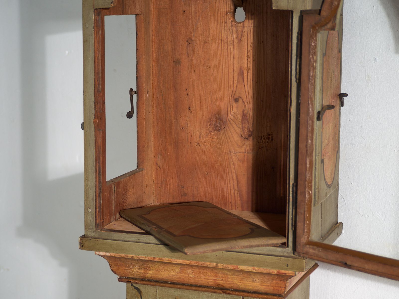 Caisse de horloge de parquet d'époque en pin peint - Europe centrale, vers 1850 photo vinterior
