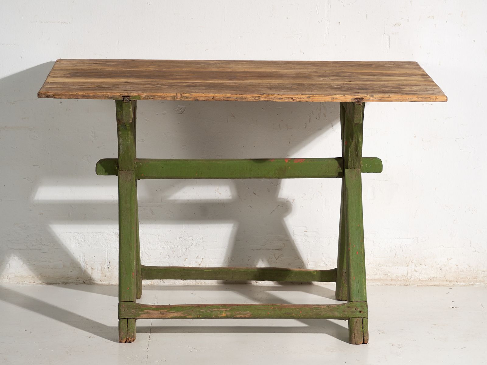 Table à tréteaux d'époque en bois de pin, Europe centrale, vers 1900 photo buy
