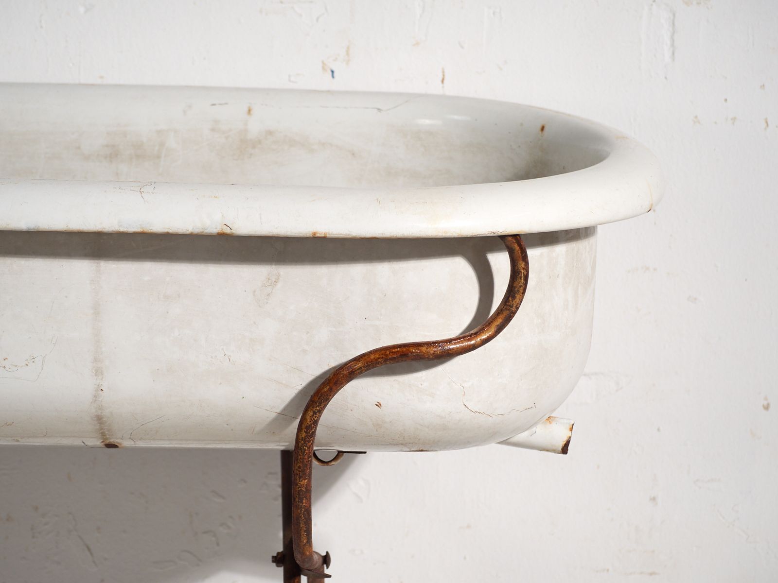 Antique Bathtub In Enamelled Iron – Central Europe, Circa 1950 #2 photo vinterior