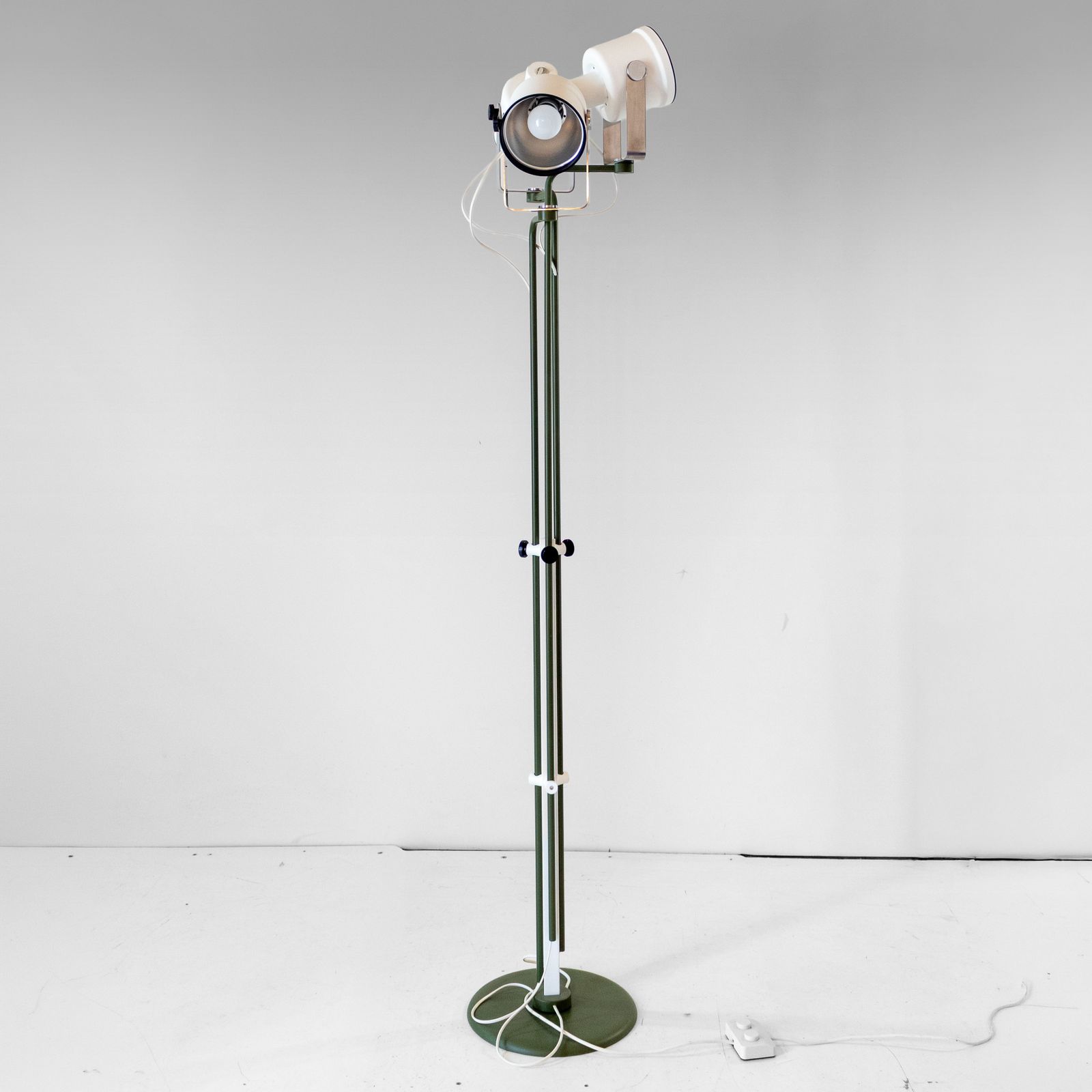 Lampadaire mid-century modern réglable P.L. Brusasco & G. Torretta pour Luci photo vinterior