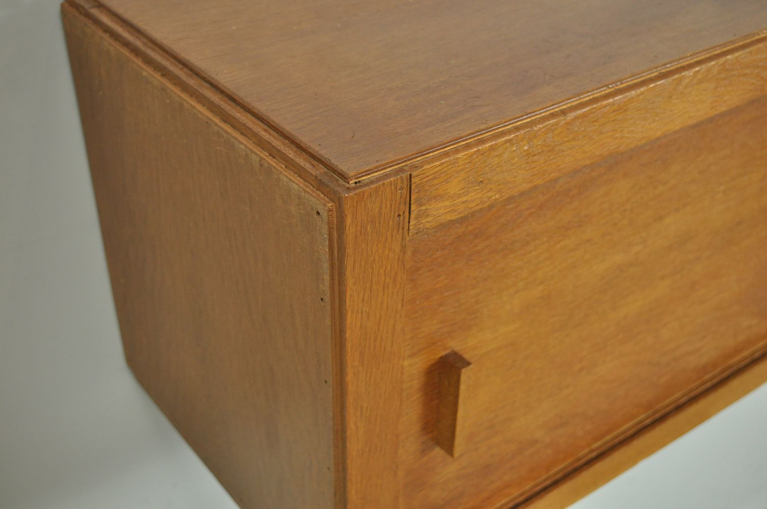 photo furniture Vintage Mid-Century Hangkast met Schuifdeuren, jaren 1960