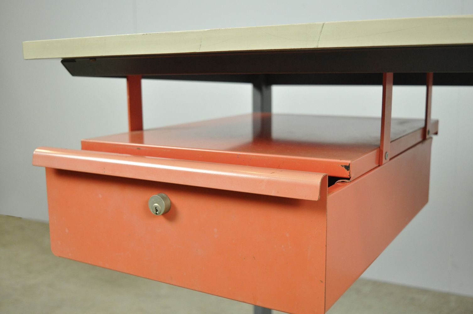 1100.0 Vintage Ahrend industrieel "Result" bureau door Friso Kramer, ca. jaren 1950, Nederland photo