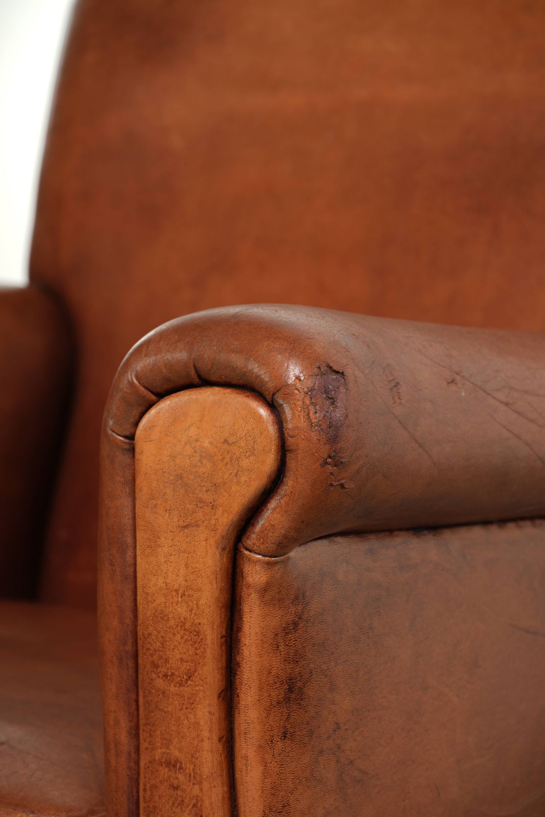 photo vinterior Tijdloze Schapenvacht Fauteuil Met Mooie Kleuren En Een Goed Ontwerp