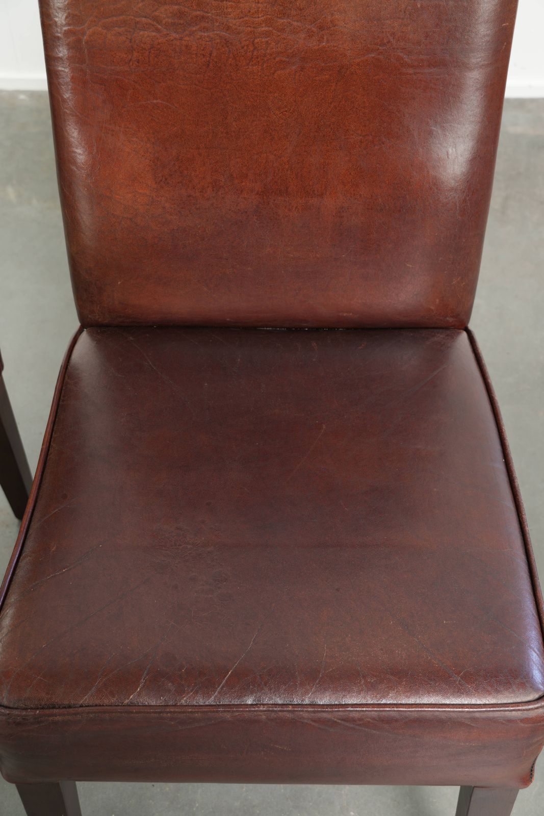 Set van 6 eetkamerstoelen in Engelse stijl met schapenvacht bekleding photo vintage
