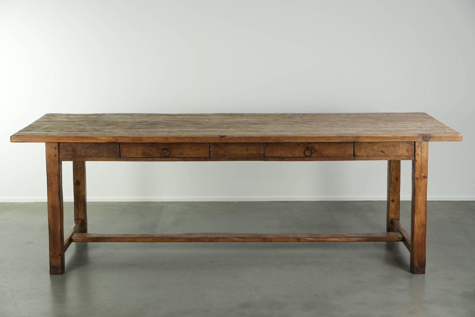 Grote Antieke Boerenlandse Eettafel uit de 19e Eeuw van Grenenhout met Tijdloze Uitstraling. photo furniture
