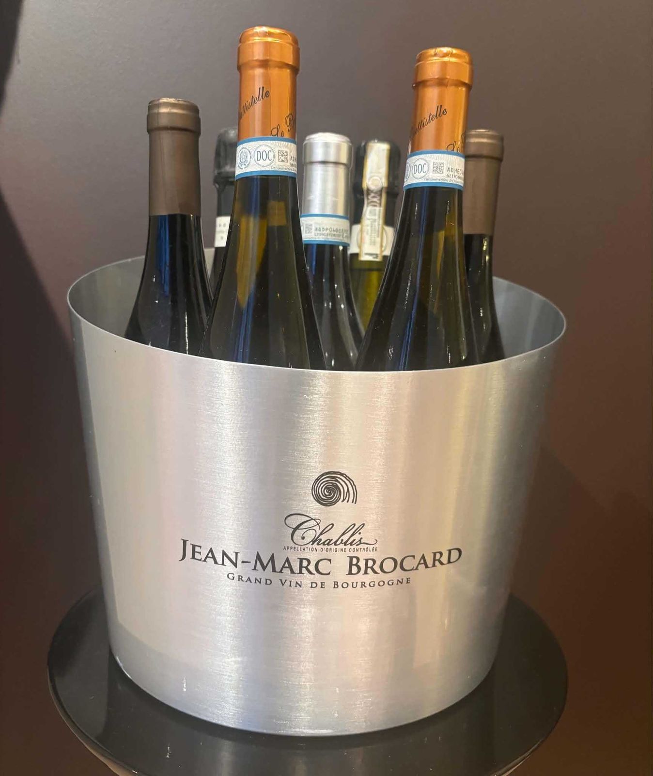 photo buy Jean Marc Brocard Chablis grote wijnkoeler 7 flessen roestvrij staal champagnekoeler Frans Bourgondië barware