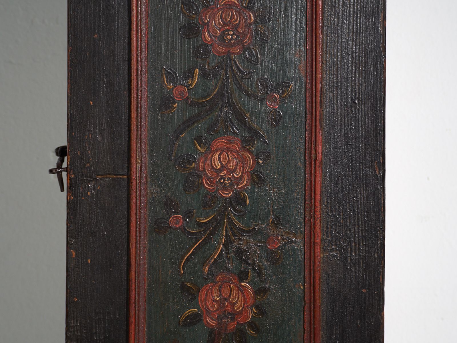 Horloge de parquet d'époque en pin peint - Europe centrale, vers 1850 photo furniture