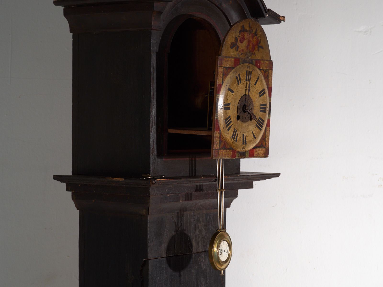 photo furniture Horloge de parquet d'époque en pin peint - Europe centrale, vers 1850