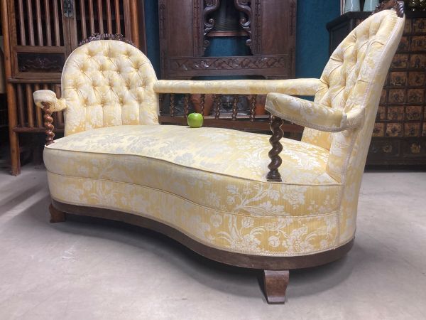 A Fine Quality Antique Country House Parlour Sofa