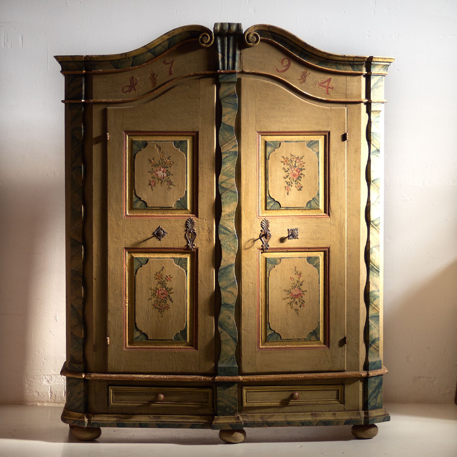 Armoire baroque d'époque peinte en pin, Empire austro-hongrois, 1794