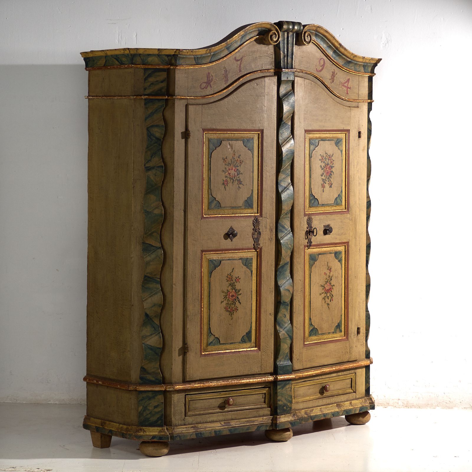 Armoire baroque d'époque peinte en pin, Empire austro-hongrois, 1794 photo Mobilier