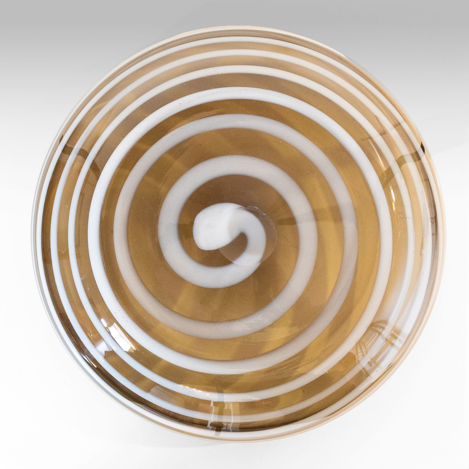 Venini Style Murano Sommerso Glazen Schaal met Strepen in Koffie & Wit photo 700.0