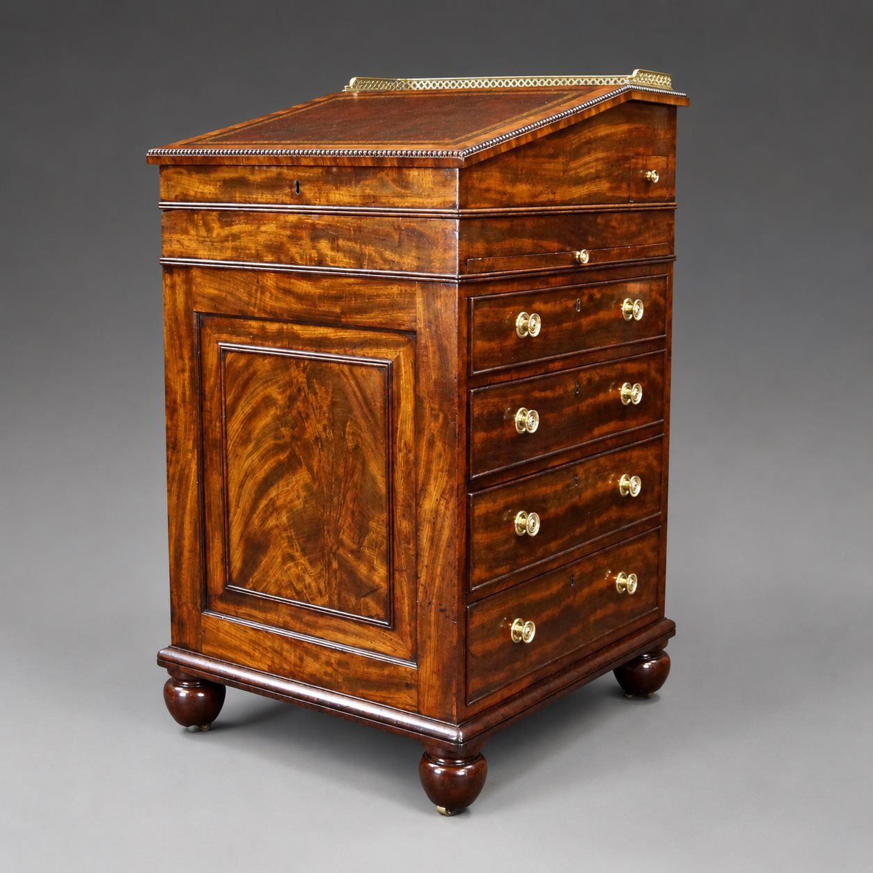 A Fine Gillows Flame Mahogany Davenport