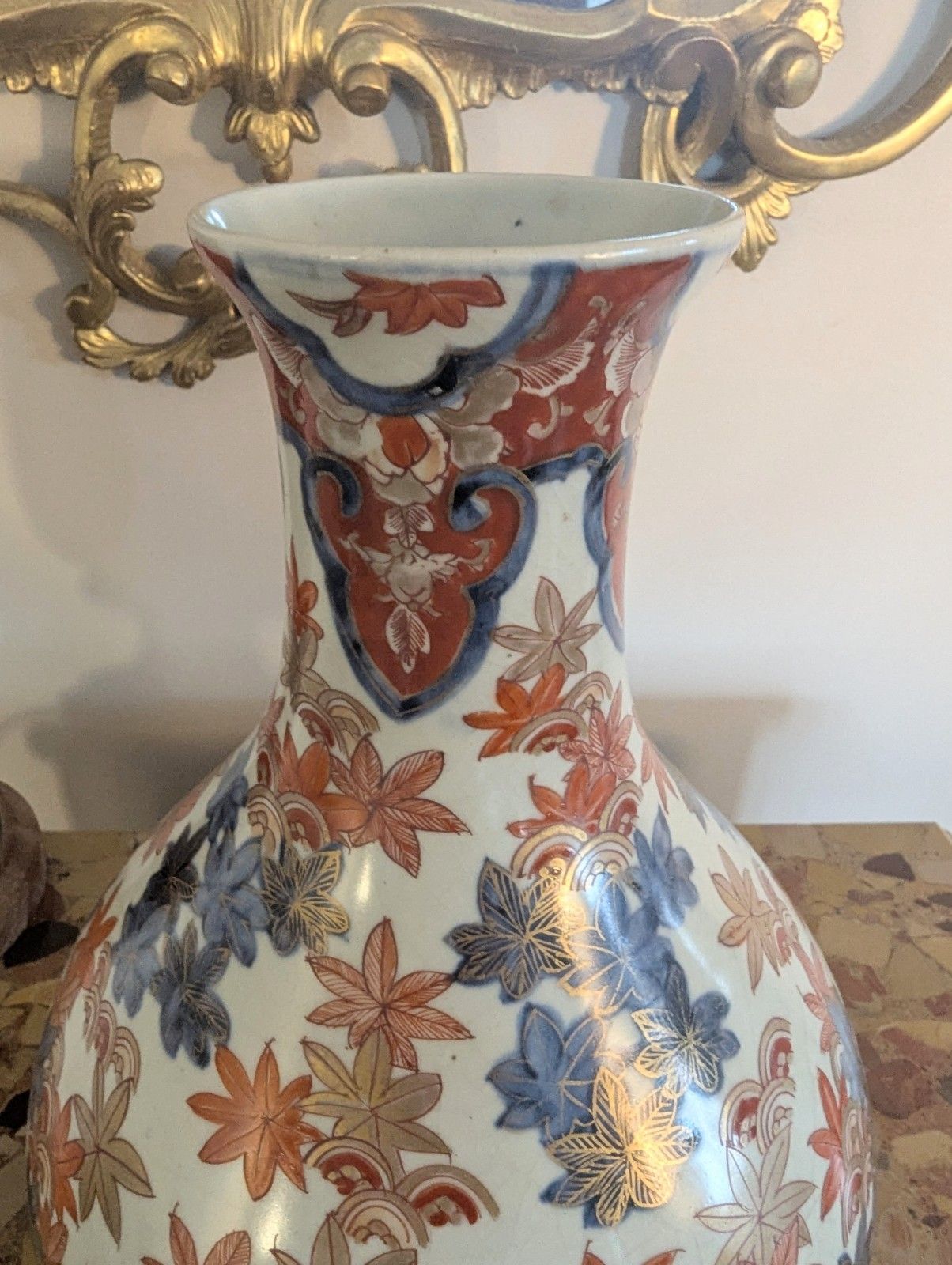 Vase Imari japonais à long col, époque Meiji 1868 1912, livraison disponible 0377. photo Décoration
