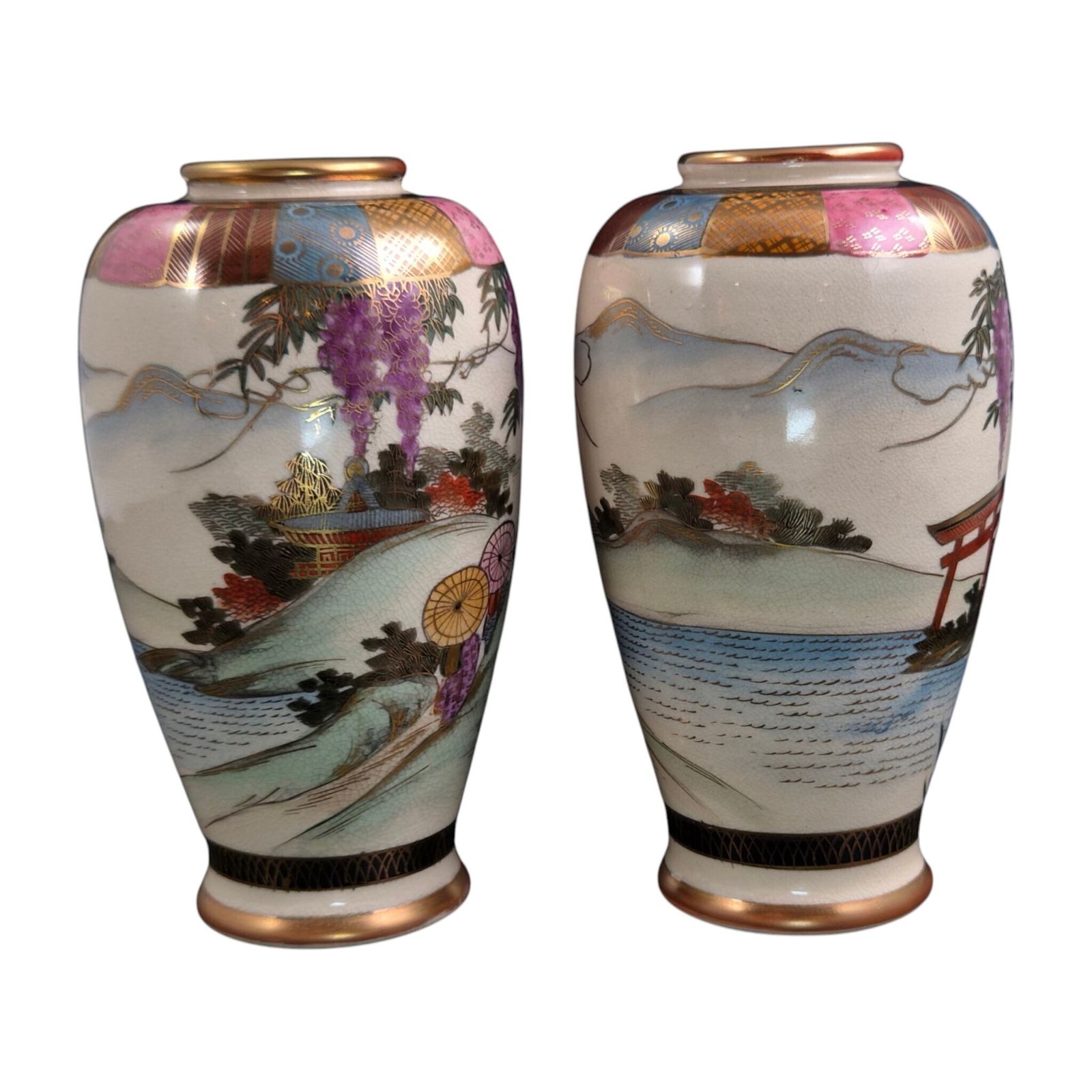 photo furniture Japanse Satsuma-vazen met wisterialandschap, paar in doos, ca. 1910-1920