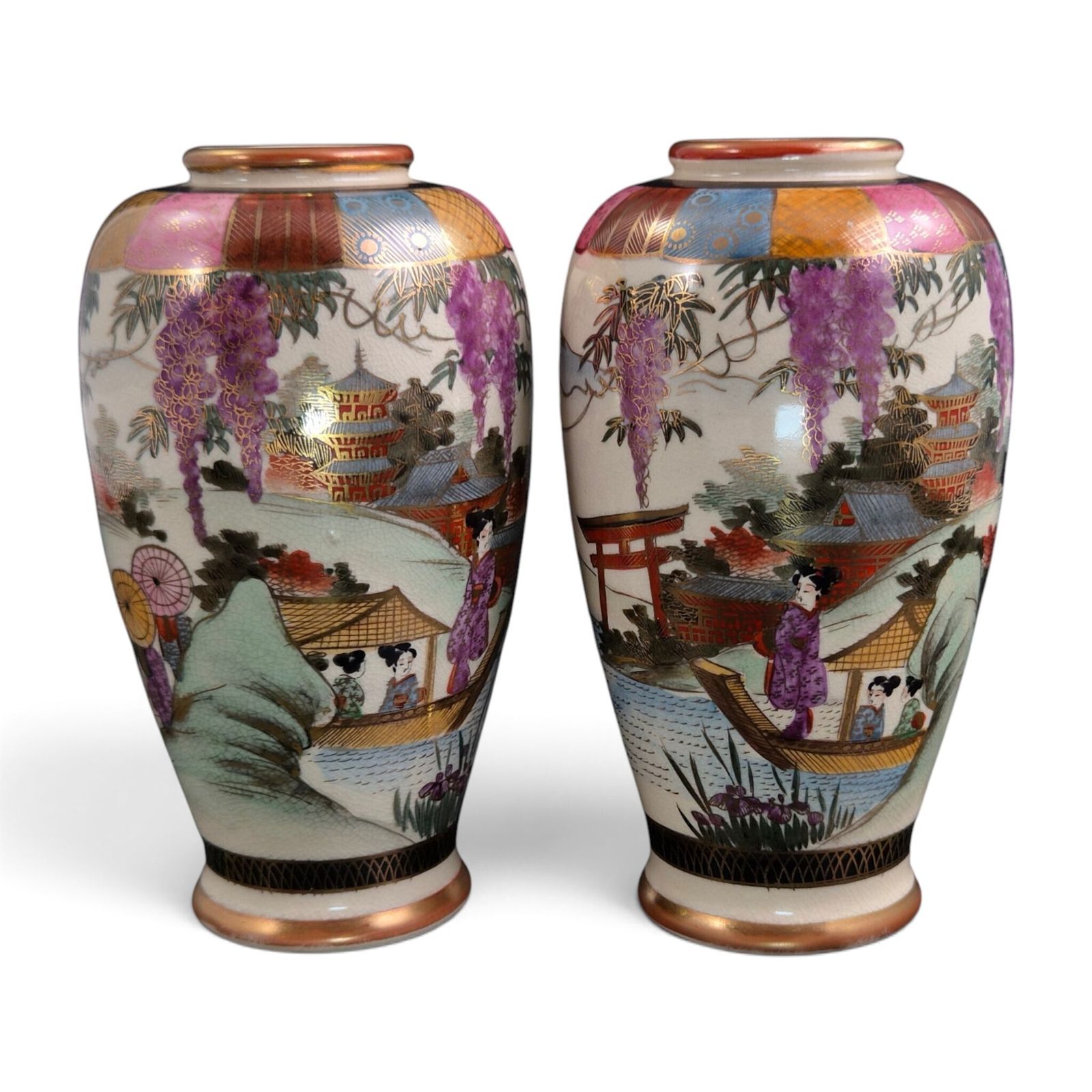 Japanse Satsuma-vazen met wisterialandschap, paar in doos, ca. 1910-1920
