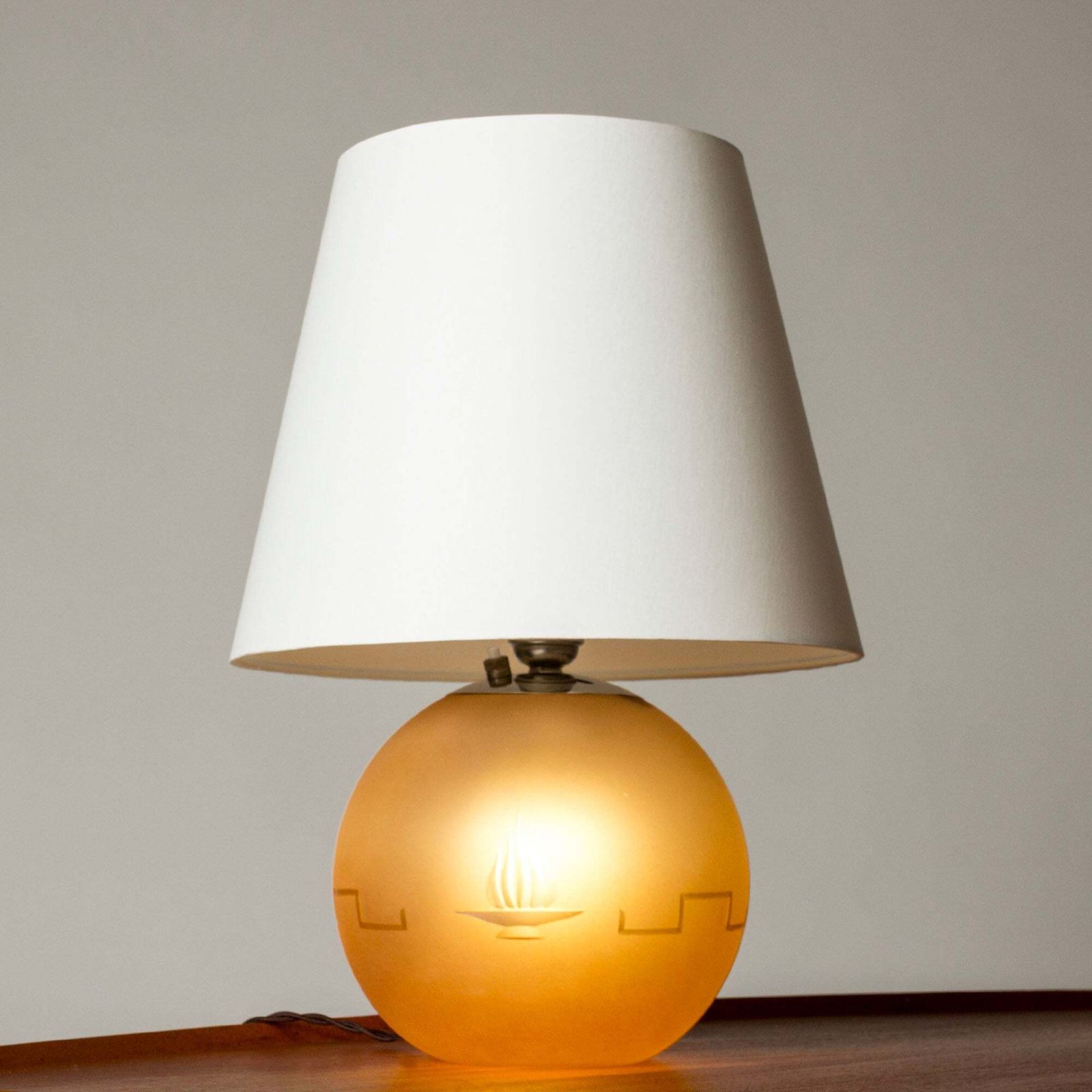 Lampe de table en verre Swedish Grace, attribuée à Elis Bergh, Kosta, Suède, années 1930 photo Luminaires
